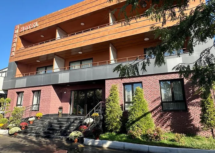 Hotel near College: Hotel Bukhara