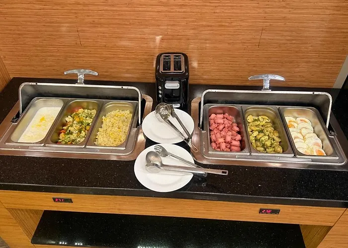 Hotel near College: Hotel Bukhara